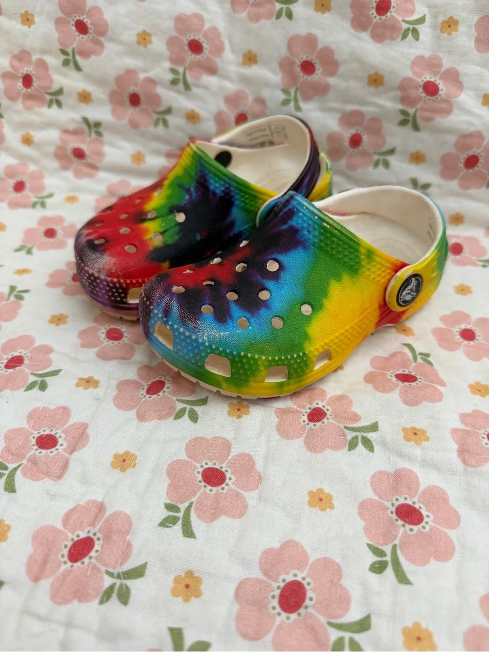 Size 7c - set (crocs and tennis shoes)